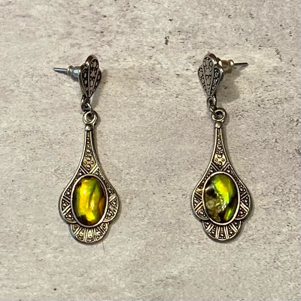 Vintage Revivalist Silver-tone Abalone Shell Etched Dangle Earrings - Picture 4 of 9